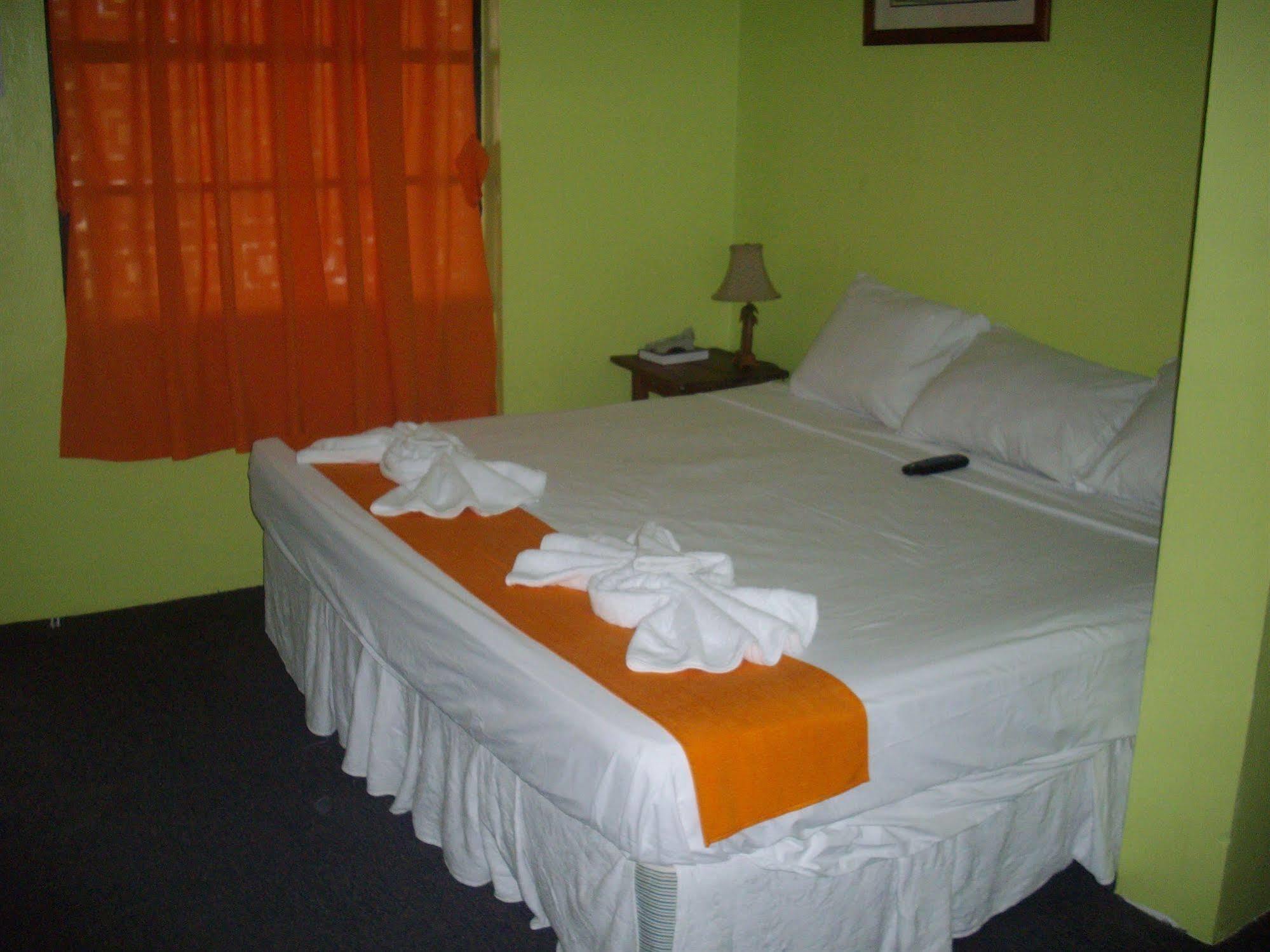 The Bakadeer Inn Belize City Dış mekan fotoğraf
